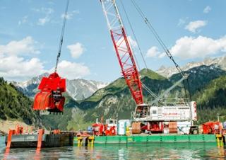 Gru cingolate - braccio a traliccio Liebherr HS 8130