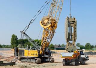 Gru cingolate - braccio a traliccio Liebherr HS 8130