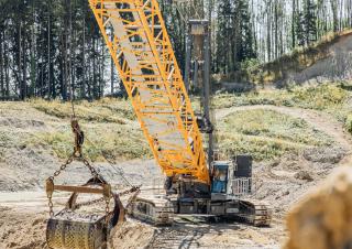 Gru cingolate - braccio a traliccio Liebherr HS 8200