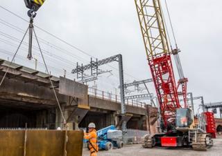 Gru cingolate - braccio a traliccio Liebherr LR 1110