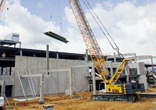 Gru cingolate - braccio a traliccio Liebherr LR 1130