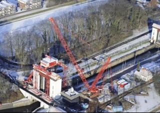 Gru cingolate - braccio a traliccio Liebherr LR 1400/2