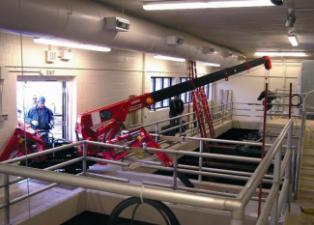 Gru cingolate - braccio telescopico UNIC URW 295