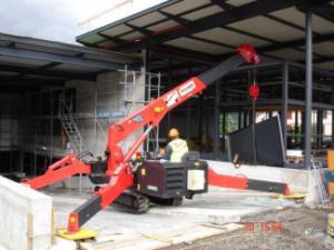 Gru cingolate - braccio telescopico UNIC URW-376