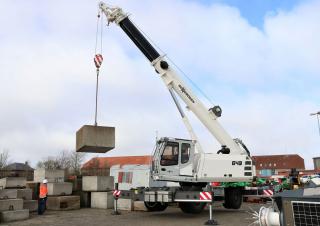 Gru semoventi - braccio telescopico Sennebogen 643E