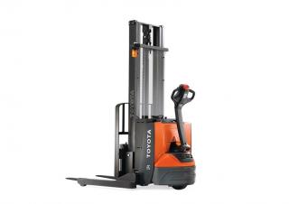 Stoccatori per pallet Impilatori Walkie Toyota 8BWS10
