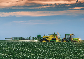 Irroratrice con barra su rimorchio John Deere M944i