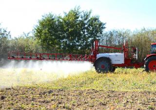 Irroratrice con barra su rimorchio Unia Plus 2021 