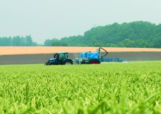Irroratrice con barra su rimorchio Lemken Primus 12/2500