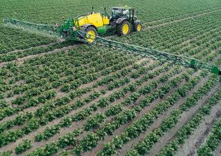 Irroratrice con barra su rimorchio John Deere R740i 