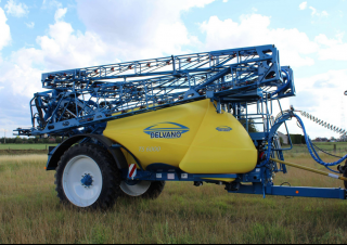 Irroratrice con barra su rimorchio Delvano TS 6000