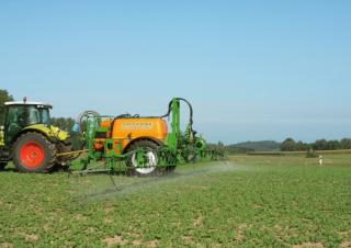 Irroratrice con barra su rimorchio Amazone UG 3000 Super (21) 