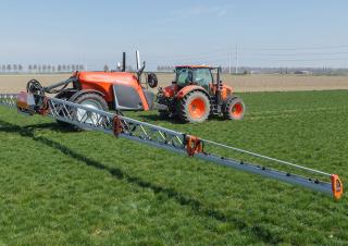 Irroratrice con barra su rimorchio Kubota XTS4-4.600l