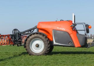 Irroratrice con barra su rimorchio Kubota XTS4-4.600l