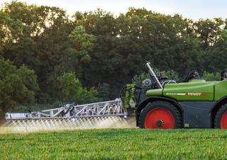 Irroratrici con barra aeree semoventi Fendt Rogator 655