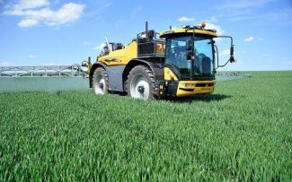 Irroratrici con barra aeree semoventi Challenger RoGator 635