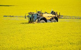 Irroratrici con barra aeree semoventi Challenger RoGator 635