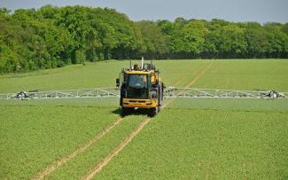 Irroratrici con barra aeree semoventi Challenger RoGator 635