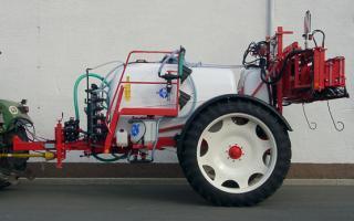 Irroratrice con barra su rimorchio Schmotzer ASP PK 50
