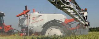 Irroratrice con barra su rimorchio Kuhn Atlantique 2400