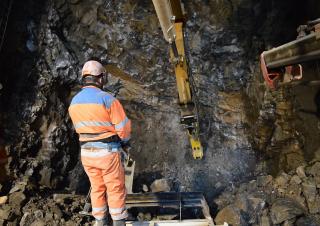 Accessori e attacchi Martelli demolitori idraulici Epiroc MB 750