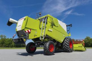 Mietitrebbie Claas Avero 240