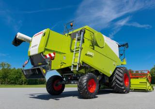Mietitrebbie Claas Avero 240