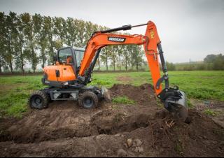 Escavatori gommati Doosan DX57W-5