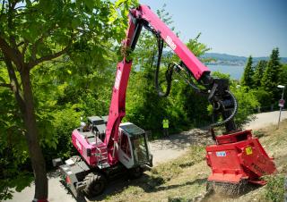 Movimentatori di materiali Sennebogen 718M E