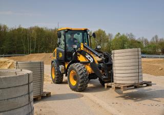 Pale gommate JCB 407