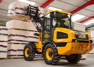 Pale gommate JCB 407