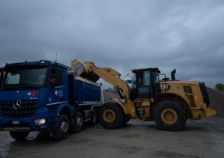 Pale gommate Caterpillar 950