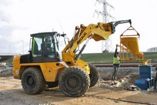 Pale gommate Ahlmann AS 150 e