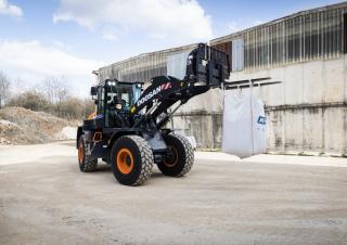 Pale gommate Doosan DL250-7