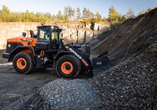 Pale gommate Doosan DL380-7