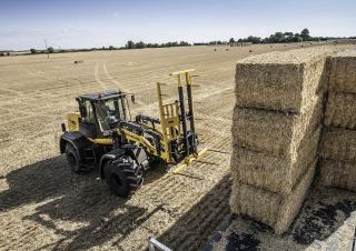 Pale gommate New Holland W130D LR