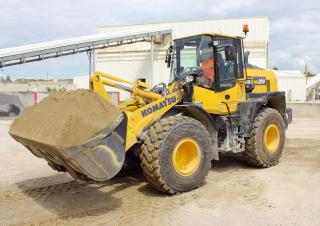 Pale gommate Komatsu WA200-8E0