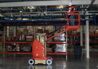 Piattaforme aeree articolate telescopiche Piattaforme aeree verticali JLG 26E