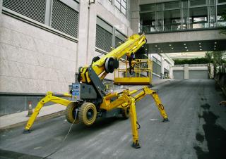 Piattaforme aeree articolate telescopiche Piattaforme aeree telescopiche cingolate Platform Basket SPIDER 30 WE