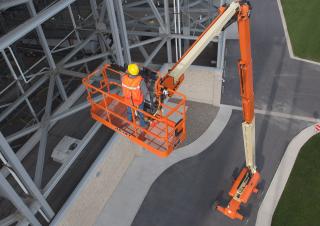 Piattaforme aeree articolate telescopiche Piattaforme aeree telescopiche gommate JLG 1500SJ