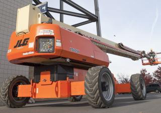 Piattaforme aeree articolate telescopiche Piattaforme aeree telescopiche gommate JLG 1500SJ