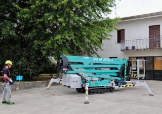 Piattaforme aeree articolate Piattaforme aeree articolate cingolate Imer IM R 23 DA