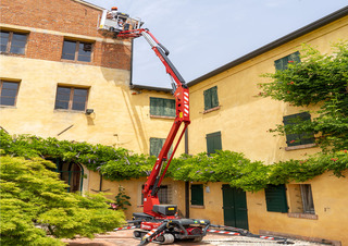 Piattaforme aeree articolate Piattaforme aeree articolate cingolate Hinowa Lightlift 14.70 IIIS