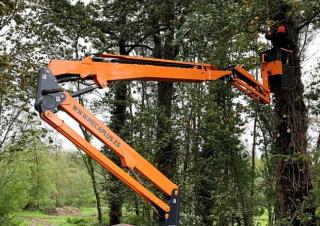 Piattaforme aeree articolate Piattaforme aeree articolate gommate Mecaplús P16