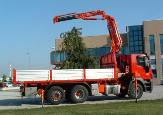 Piattaforme aeree articolate Piattaforme aeree articolate su rimorchio trainabile Benelligru 18000/4S3S2