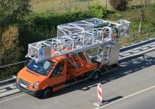 Piattaforme aeree articolate Piattaforme aeree articolate autocarrate Moog MBI 70-1/S