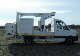 Piattaforme aeree articolate Piattaforme aeree articolate autocarrate Danilift P130V