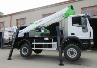 Piattaforme aeree articolate telescopiche Piattaforme aeree telescopiche autocarrate Comet 18-8 