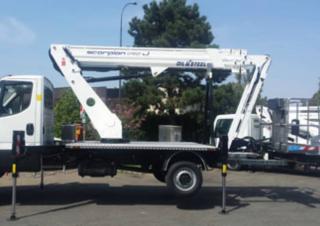 Piattaforme aeree articolate telescopiche Piattaforme aeree telescopiche autocarrate Oil & Steel Scorpion 2112J
