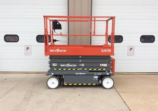 Piattaforme aeree a forbice Piattaforme aeree verticali a pantografo su ruote Skyjack SJ4726